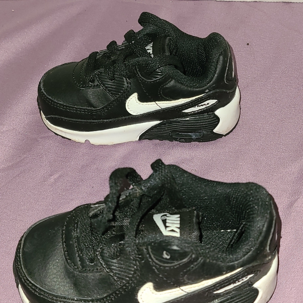 Nike Air Max 90 LTR Logo Toddler 5C  Sneaker - Picture 2 of 7
